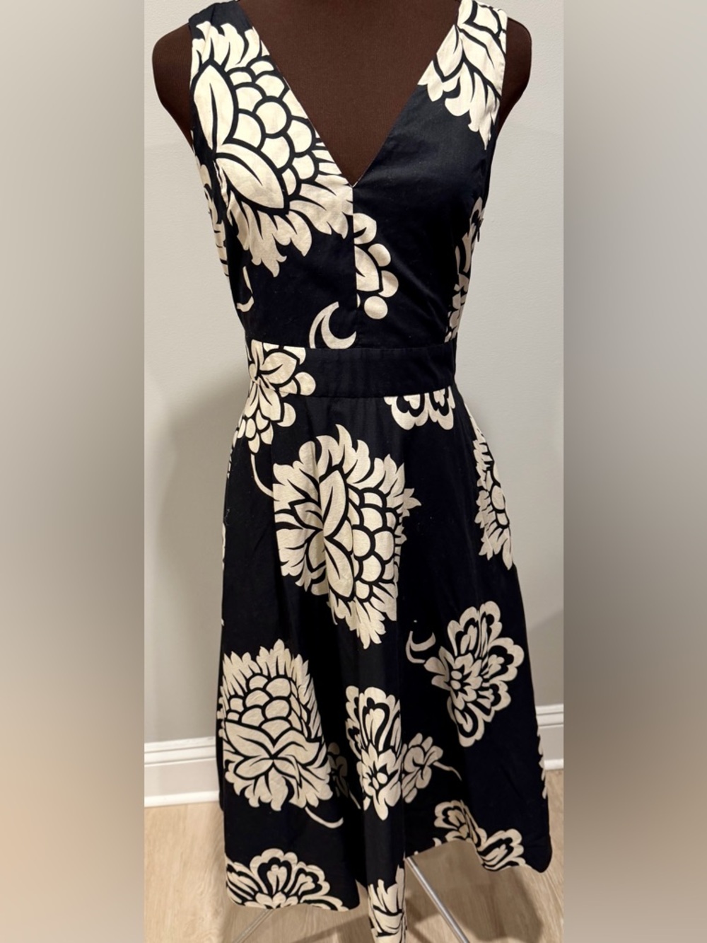 Elegant Black and Cream Floral Fit-and-Flare Dress